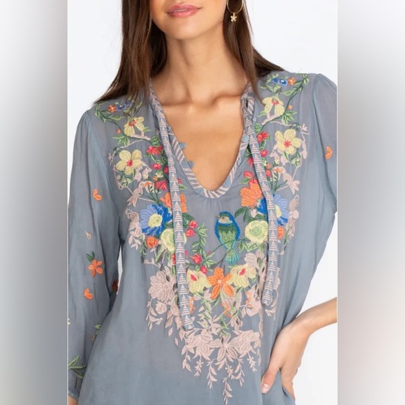 Johnny Was Taifa Blouse Blue Grey Embroidered Floral Peasant V-Neck Boho Medium - Picture 2 of 10